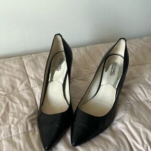 Michael Kors black leather pumps